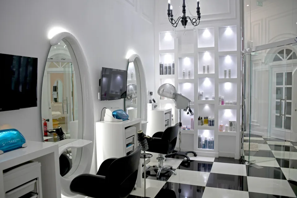 Tóc uốn xoăn nhẹ